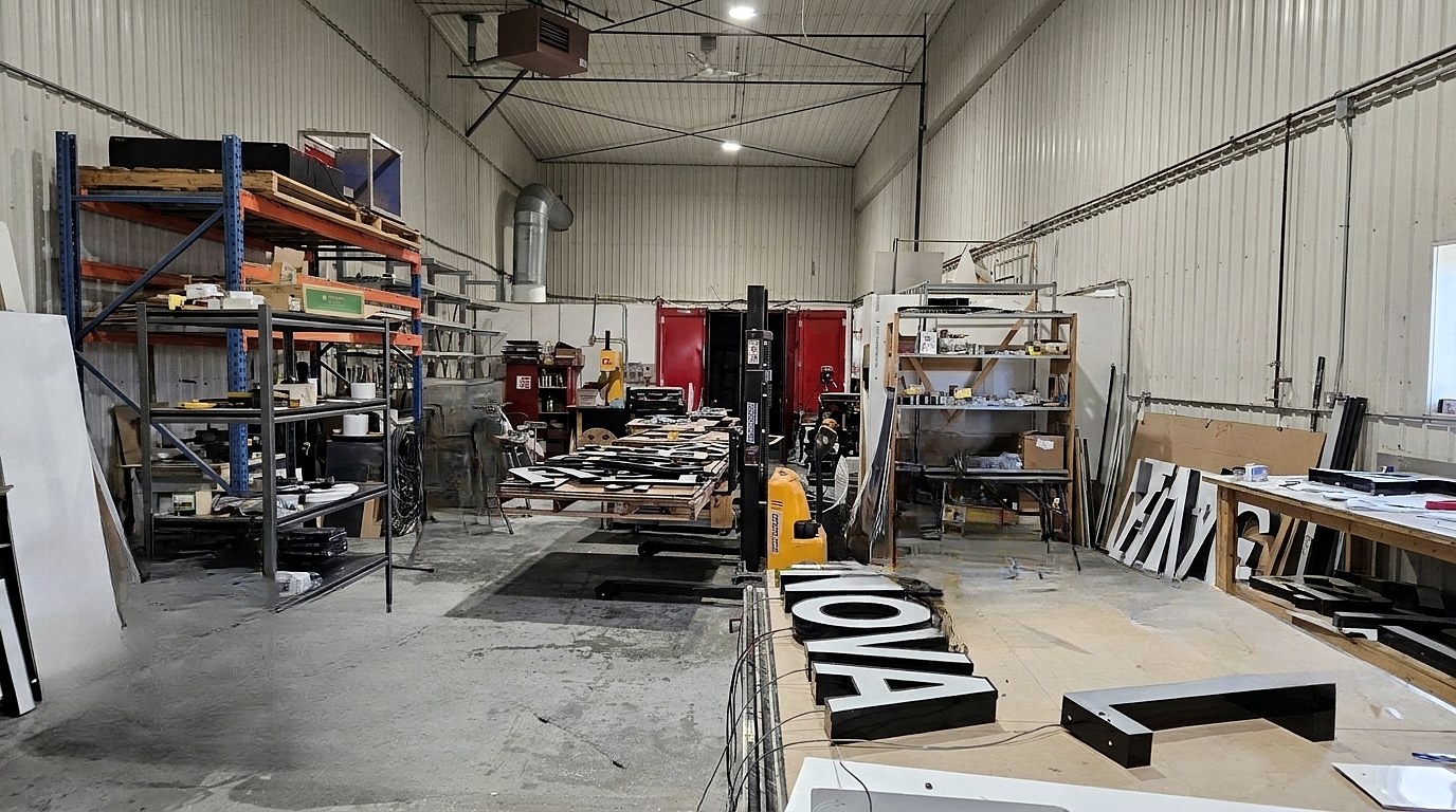 Atelier de fabrication d'enseignes Enseignes MS à Saint-Bruno